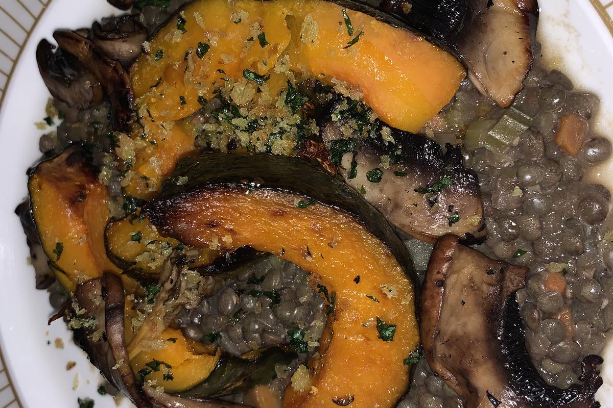 Чечевица с грибами и овощами