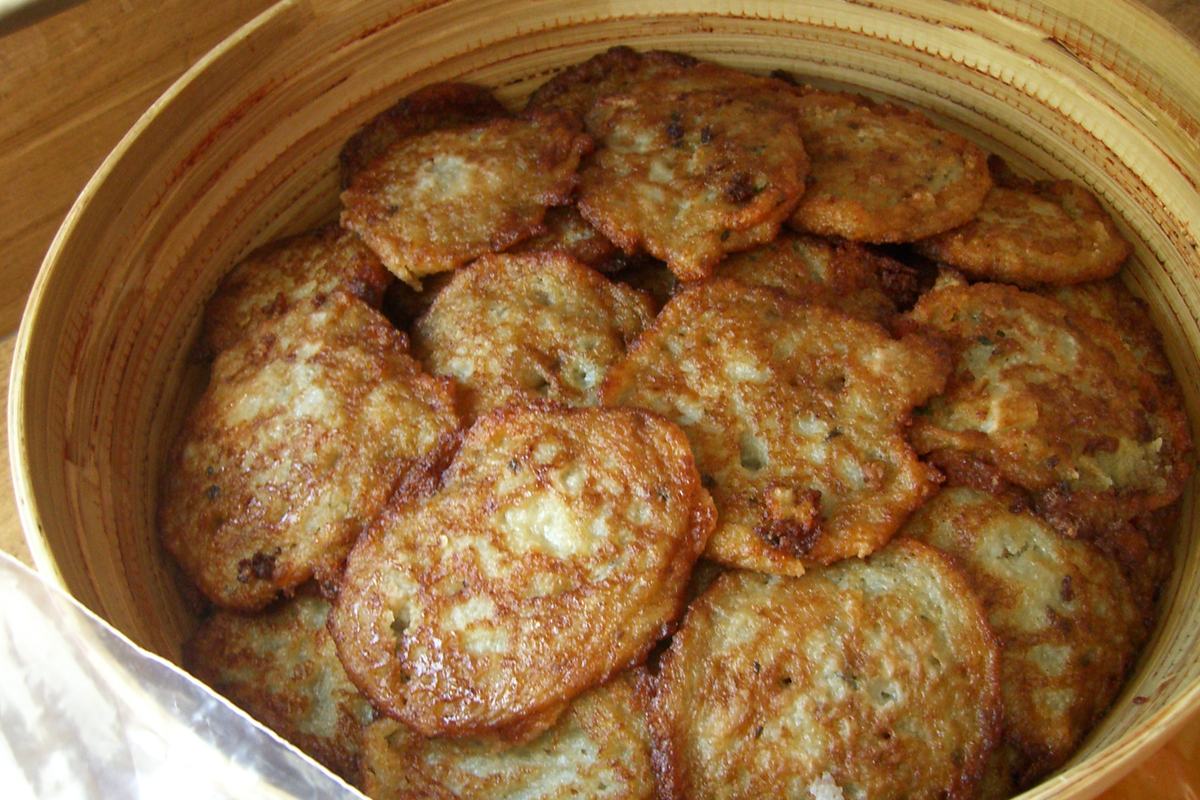 Драники с творогом и огурцом